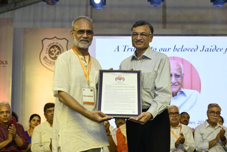 Late Shri Jaidev ji’s Citation presented to Shri Rajiv Choudhry by the Chief Guest Shri S K Arya